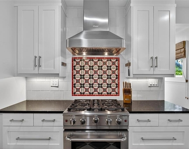 221 13th Avenue Ne - Photo Thumbnail 14