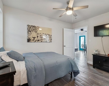 1006 E 26th Avenue - Photo Thumbnail 14