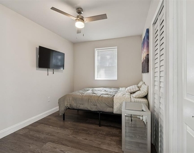 1006 E 26th Avenue - Photo Thumbnail 18