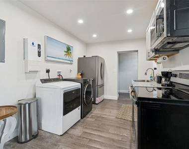 1006 E 26th Avenue - Photo Thumbnail 7
