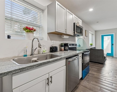1006 E 26th Avenue - Photo Thumbnail 11