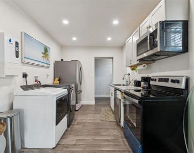 1006 E 26th Avenue - Photo Thumbnail 6