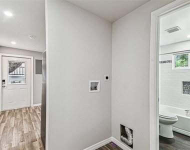 1006 E 26th Avenue - Photo Thumbnail 8
