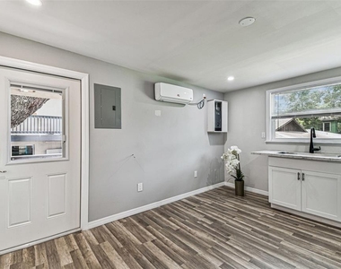 1006 E 26th Avenue - Photo Thumbnail 1