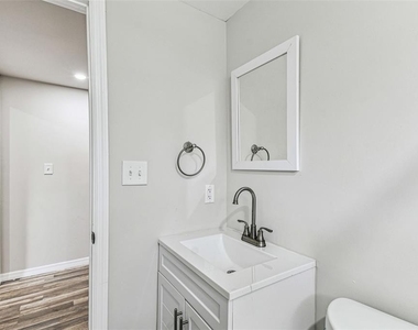 1006 E 26th Avenue - Photo Thumbnail 11