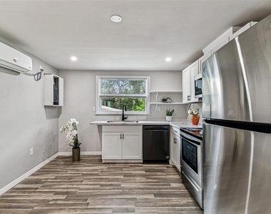 1006 E 26th Avenue - Photo Thumbnail 7