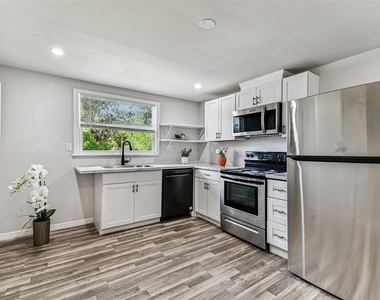 1006 E 26th Avenue - Photo Thumbnail 3