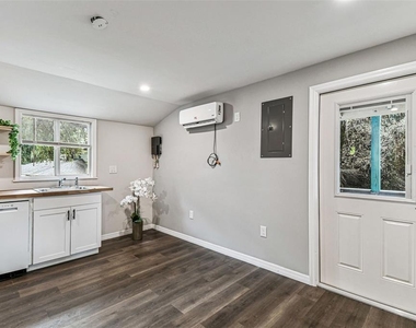 1006 E 26th Avenue - Photo Thumbnail 19