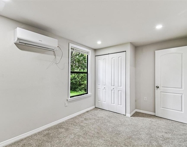 1006 E 26th Avenue - Photo Thumbnail 13