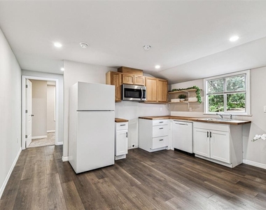 1006 E 26th Avenue - Photo Thumbnail 15