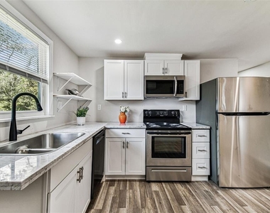 1006 E 26th Avenue - Photo Thumbnail 4