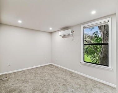 1006 E 26th Avenue - Photo Thumbnail 12
