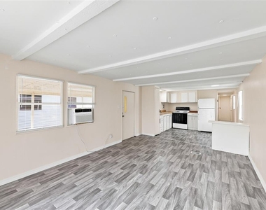 7130 Commons Boulevard - Photo Thumbnail 4