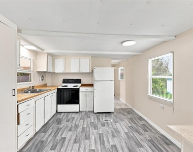 7130 Commons Boulevard - Photo Thumbnail 7