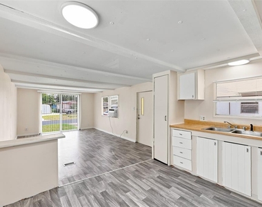 7130 Commons Boulevard - Photo Thumbnail 9