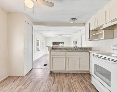 7205 Commons Boulevard - Photo Thumbnail 5