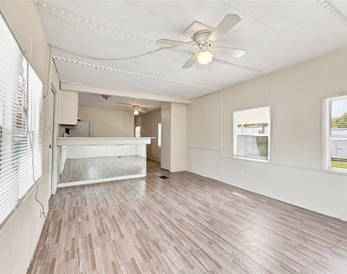 7205 Commons Boulevard - Photo Thumbnail 3