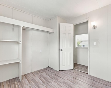 7205 Commons Boulevard - Photo Thumbnail 15
