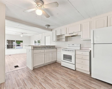 7205 Commons Boulevard - Photo Thumbnail 4