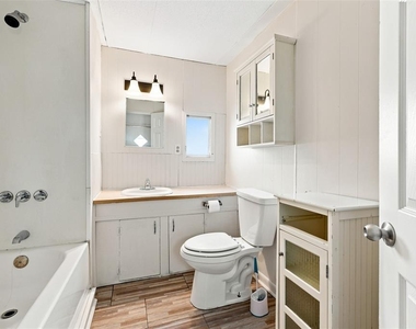 7205 Commons Boulevard - Photo Thumbnail 16