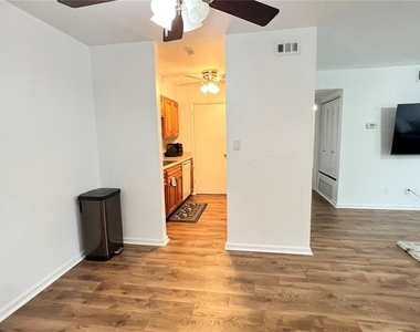 13289 Arbor Pointe Circle - Photo Thumbnail 5