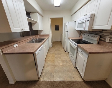 36106 Lake Chase Boulevard - Photo Thumbnail 6