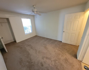 36106 Lake Chase Boulevard - Photo Thumbnail 15