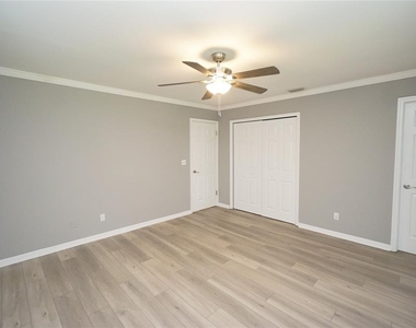 6005 Christy Lane - Photo Thumbnail 9
