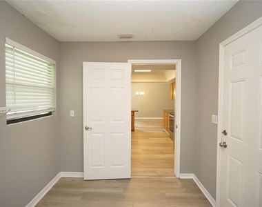 6005 Christy Lane - Photo Thumbnail 23