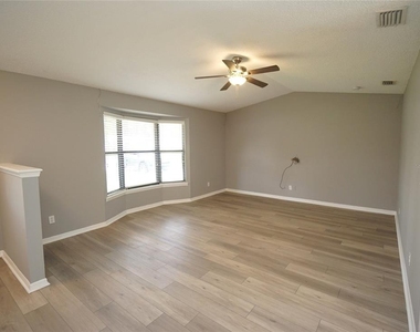 6005 Christy Lane - Photo Thumbnail 4