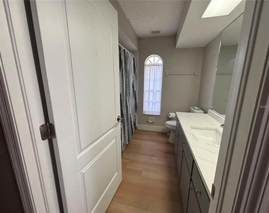 18561 Winding Oaks Boulevard - Photo Thumbnail 13
