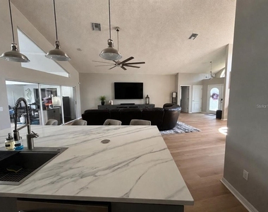 18561 Winding Oaks Boulevard - Photo Thumbnail 5