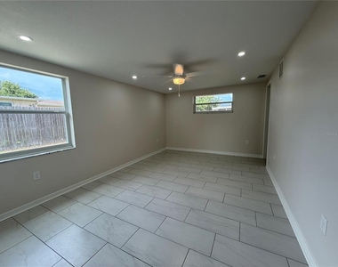5241 Sparrow Drive - Photo Thumbnail 4