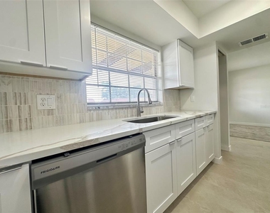 1845 S Highland Avenue - Photo Thumbnail 3