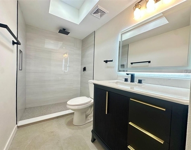 1845 S Highland Avenue - Photo Thumbnail 11
