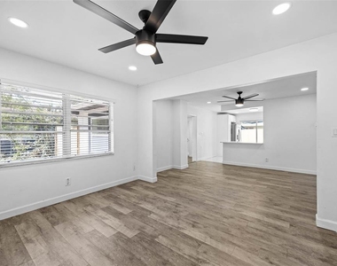 4427 W Oklahoma Avenue - Photo Thumbnail 3