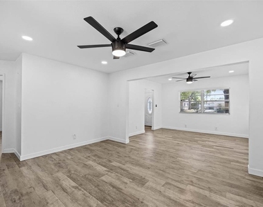 4427 W Oklahoma Avenue - Photo Thumbnail 5