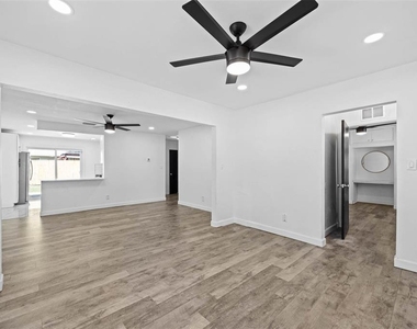 4427 W Oklahoma Avenue - Photo Thumbnail 4