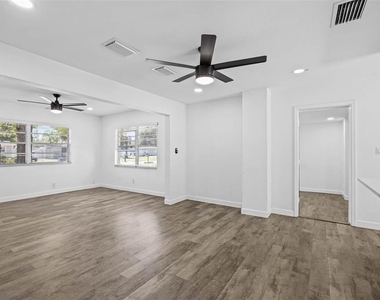 4427 W Oklahoma Avenue - Photo Thumbnail 6