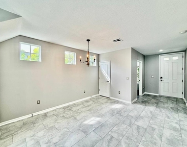 10653 Marsha Drive - Photo Thumbnail 8