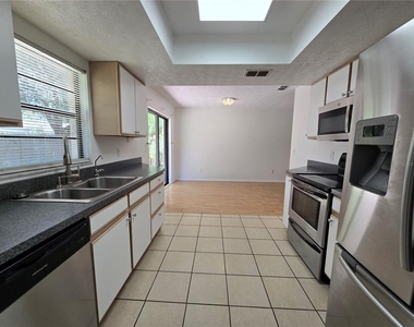 202 Jacob Ryan Court - Photo Thumbnail 5