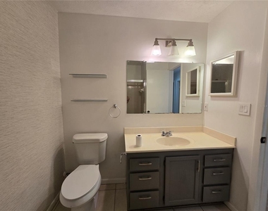 202 Jacob Ryan Court - Photo Thumbnail 6