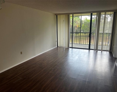 800 Cove Cay Drive - Photo Thumbnail 4