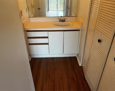 800 Cove Cay Drive - Photo Thumbnail 8