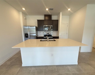 11411 Harborview Street - Photo Thumbnail 3