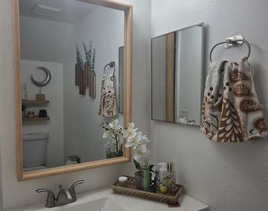 1811 Bentley Blvd - Photo Thumbnail 8