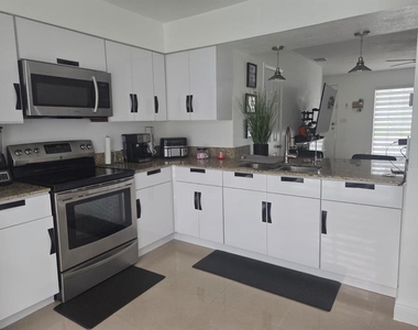 1811 Bentley Blvd - Photo Thumbnail 2