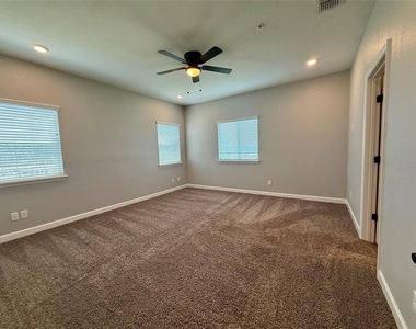 2575 Pine Place - Photo Thumbnail 8
