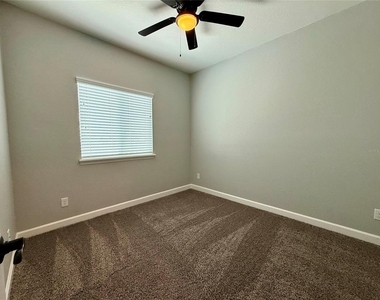 2574 Pine Place - Photo Thumbnail 12