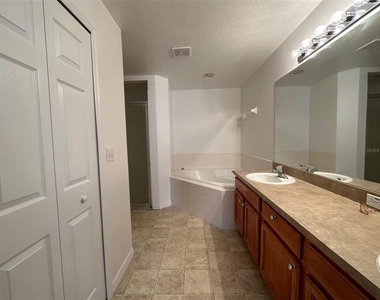 2932 Foraker Way - Photo Thumbnail 26